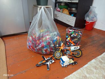 набор инструментов электрика: Большой набор конструктора LEGO/совместимых деталей россыпью. Состав