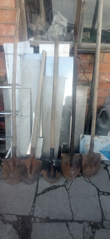 мебель бу бишкек: Продаю лопаты по 350-400 сом, кирка 500 сом ломы по 1000 сом