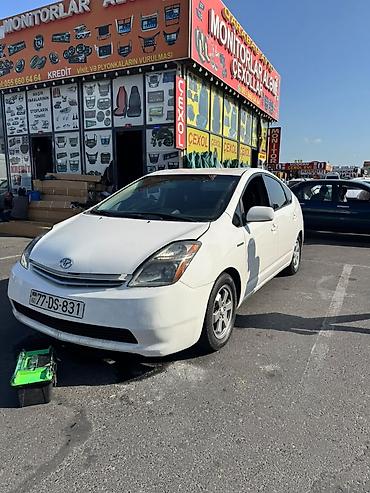 Toyota: Gundelik icare salam diqqetnen oxuyun sora elaqe saxlayin 20 manat — 2