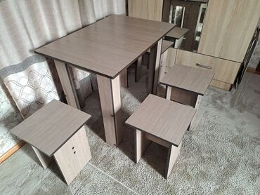 продаю мебель из поддонов: Комплект стол и стулья Кухонный, Новый