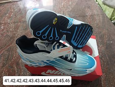 Patike: A klasa TN i Nike 95
Brojevi na slikama 
4500 din — 15