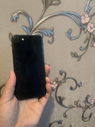 iphone 8 osh: IPhone 8, Б/у, 64 ГБ, Черный, Чехол, 76 %
