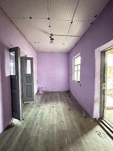 Продажа коттеджей и домов: ✨Продаётся дом в г. Бишкек, район Киркомстром✨ 📐Участок: 2,5 сотки 🏫 — 9