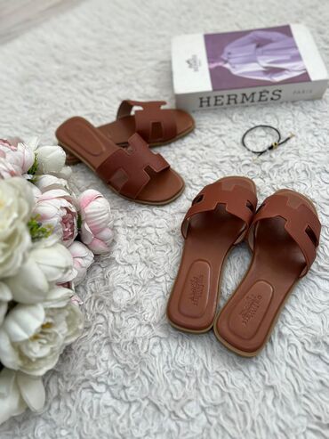 кроксы цена: Шлепки Hermes
Размер 36-38-40
Цена 850с