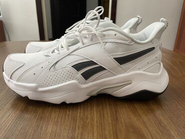 Кроссовки и спортивная обувь: Reebok оригинальные новые. Длина стельки 26,5-27см