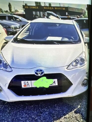 Toyota: Toyota Prius: 2016 г., 1.5 л, Автомат, Гибрид, Хэтчбэк