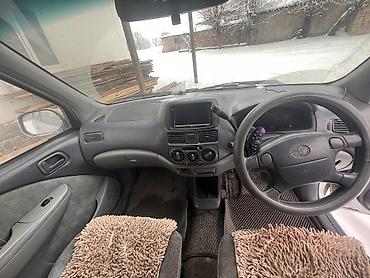 Toyota: Toyota Raum: 1998 г., 1.5 л, Автомат, Бензин, Хэтчбэк — 9