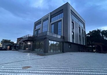 агентство недвижимости аренда: Сдаётся БЦ в центре города Бишкек ️Этажность-4+подвал ️Площадь 1.900