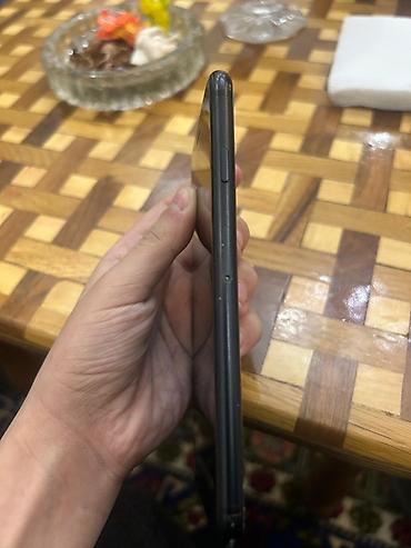 ikinci el iphone se: IPhone SE 2020, 128 GB, Qara, Barmaq izi — 2