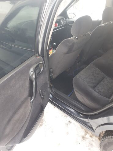 Opel: Opel Astra: 1999 г., 2 л, Механика, Бензин, Универсал — 6