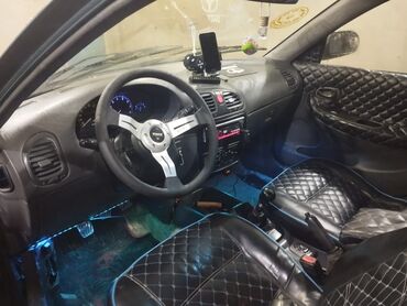 Daewoo: Model: Daewoo Nubira (sedan) Rəng: Tünd yaşıl Yanacaq növü: Benzin — 4