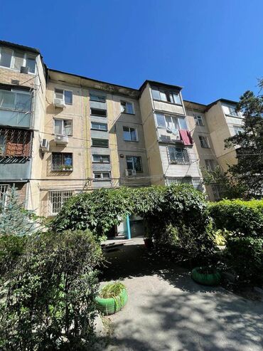 продается 3 комнатная квартира политех: 2 комнаты, 43 м², 104 серия, 2 этаж, Косметический ремонт