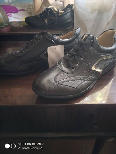 обувь кросовки: Продам мужские кросовки фирма Кабин 44 размер новые черный цвет