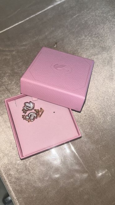 Bijuteriya dəstləri: Swarovski Brendi ilə İstifadə Olunmamış Dəst Satılır! Dəst: 	•	1 ədəd