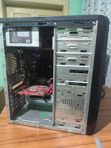 Desktop računari i radne stanice: Kuciste i monitor Ociscen, podignut svez operativni sistem, spreman — 6