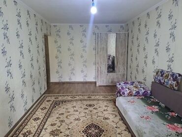 квартира берилет 8 мкр: 1 бөлмө, Кыймылсыз мүлк агенттиги, Чогуу жашоосу жок, Жарым -жартылай эмереги бар
