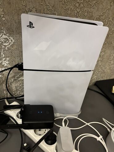 plesteysen: Sony PlayStation 5 slim iki pult ile . Bir ay öncə alınıb