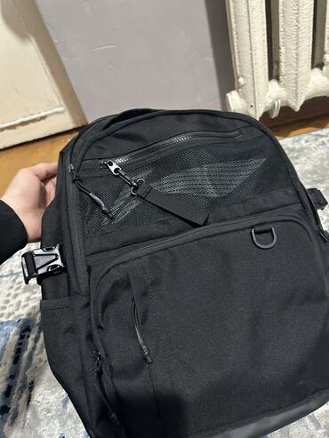 Рюкзаки: Пролаю рюкзак от компании Li-Ning пользовался максимум месяц, срочно