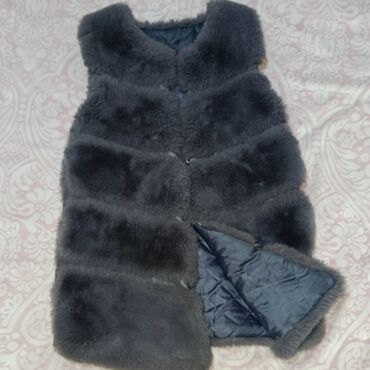 Футболки: Qadınlar üçün xəz jilet - Rəng: tünd boz/qaraya çalan - Model: yaxası