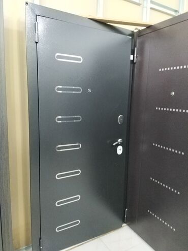 Giriş qapıları: Metal konstruksiyalı, müasir dizaynlı giriş qapısı. Qapının üzərində lalafo.az -da Giriş qapıları: Metal konstruksiyalı, müasir dizaynlı giriş qapısı. Qapının üzərində