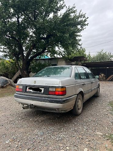 Volkswagen: Volkswagen Passat: 1990 г., 1.8 л, Механика, Бензин, Лифтбек — 2