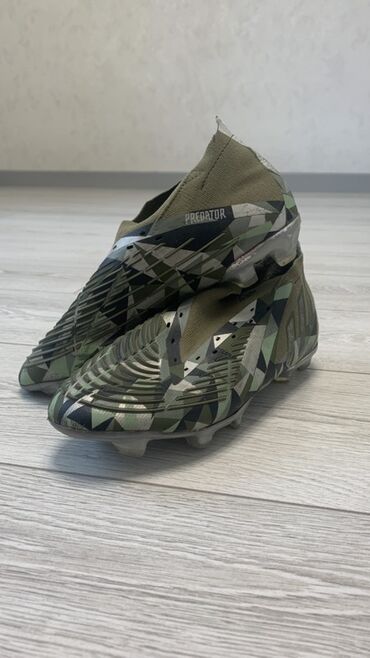 футбольные бутсы предатор: Футбольные бутсы Adidas Predator в камуфляжной расцветке. Модель без