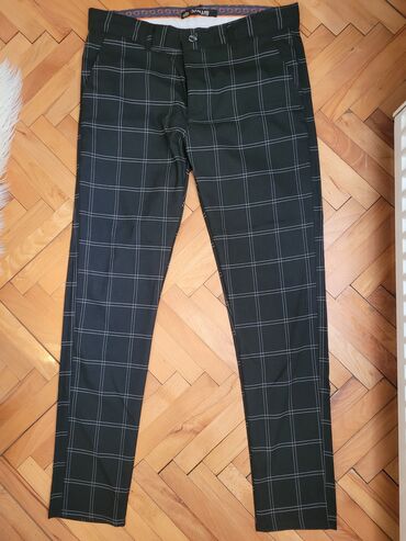 krem pantalone i crna kosulja: Elegantne pantalonemuške jednom obucene veličina 33