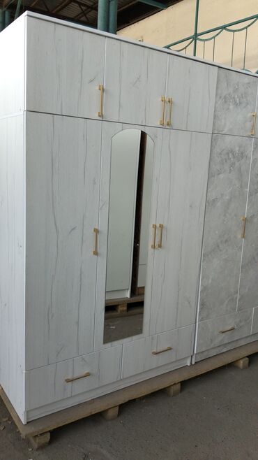 Шифоньеры: Шкаф трёх дверные. высота 2,15 Ширина 1,30 глубина 52 Цена 12500 — 7