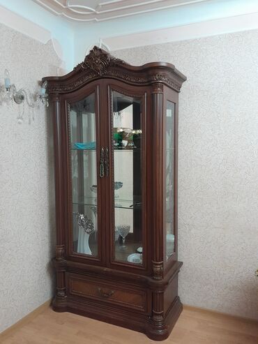 Boşqablar: İşlənmiş, Düz dolab, Bufet
