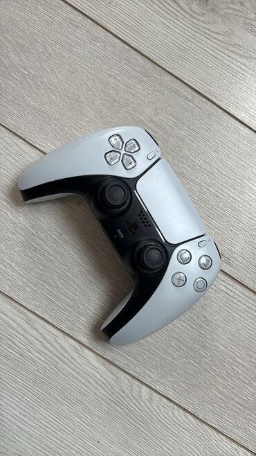 PS5 (Sony PlayStation 5): Dualsense satilir normal veziyetdedi