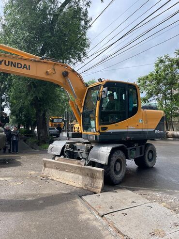 эксковаторы: Требуется эксаваторщик в Бишкеке Хундай 140 и 55 один водитель на 2