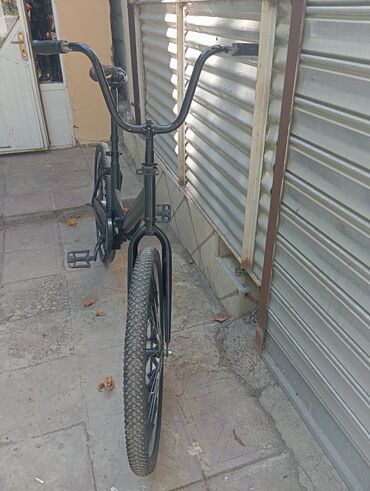 трехколесный велосипед с ручкой: İşlənmiş Şəhər velosipedi Adidas, 24", Pulsuz çatdırılma