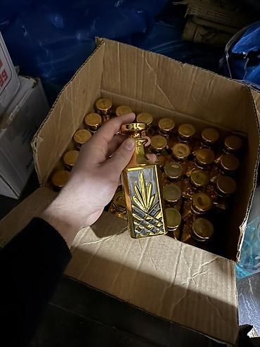kufşin: Kufsinler bir ay islenib 50 eded var Qızılı naxışlı şüşə flakon – — 3
