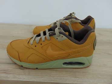 nike air max 270 react muske: Original Nike

Broj: 41

Dužina gazišta: 26 cm