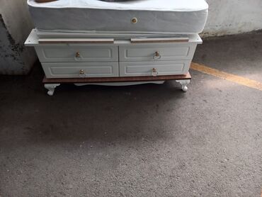 Beşiklər: Oğlan və qız üçün, İşlənmiş, Dördbucaq, Beşik, Dəst ilə, Matras ilə, Yellənmə mexanizm ilə