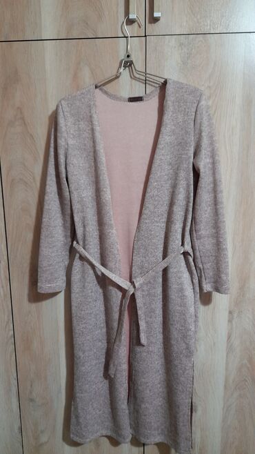 Кардиганы: Вещи б/у,в хорошем состоянии. Размер 44-46. Всё отдам за — 2