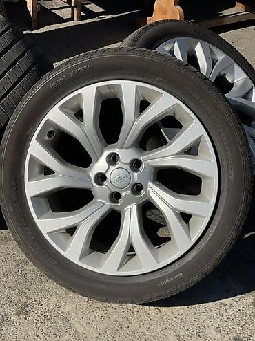 Колеса в сборе: Land Rover orijinal 21" yüngül lehimli disklər və Continental şinlər — 1