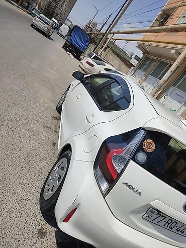 Toyota: Toyota Aqua hibrid hetçbek - Rəng: ağ - Korpus: 5 qapılı hetçbek — 5