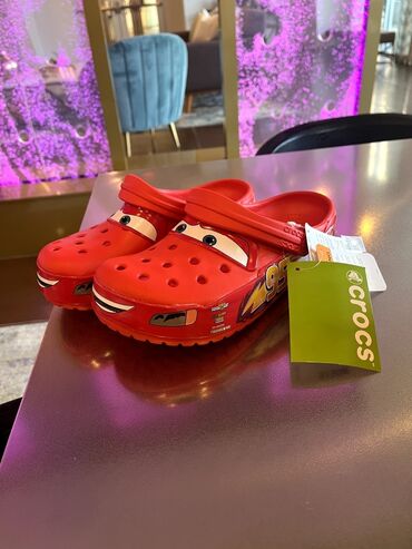 алтын шакек баасы бишкек: Эркектердин сандалийи, 40, Crocs, Жаңы, түсү - Кызыл, Акылуу жеткирүү, Өзү алып кетүү