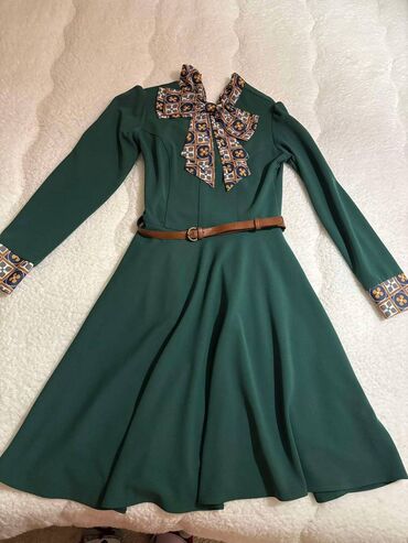 blondy haljine cacak: L (EU 40), color - Green, Other style, Long sleeves