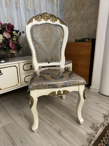 стулья кресла дерева: Кухонный гарнитур, Стул, цвет - Белый, Б/у