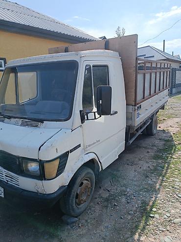 Грузовой бортовой автомобиль Mercedes-Benz (кабина-дневка). Меняю