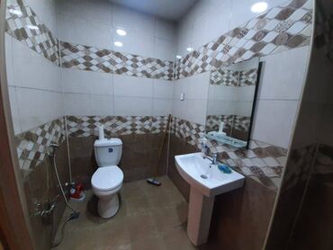 Uzunmüddətli kirayə mənzillər: Mənzil kirayə verilir. 2 otaq. İçərişəhər metrosuna, Tarqovuya piyada — 6