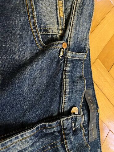 Farmerke: GUESS - Farmerice Guess, vrlo malo nošene. U odličnom stanju. Veličina na lalafo.rs — 9 Farmerke: GUESS - Farmerice Guess, vrlo malo nošene. U odličnom stanju. Veličina — 9