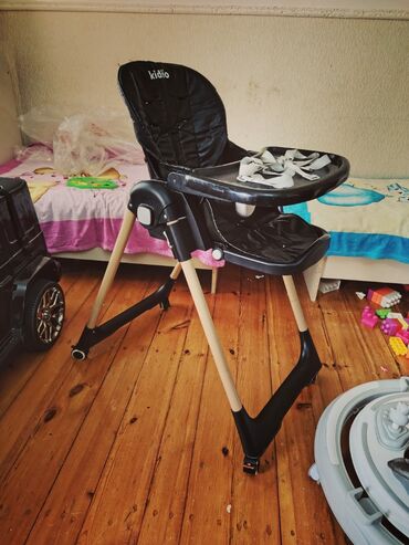 uşağ yemək masası: Uşaq yemək stulu – Kidilo - Rəng: qara oturacaq və masa, bej rəngdə