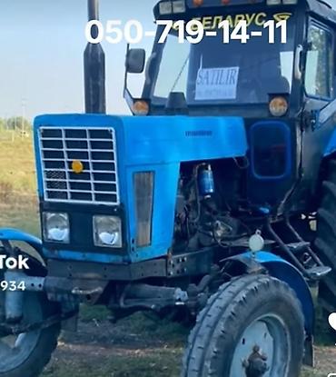 Belarus MTZ traktoru – mavi kabinli, ön və arxa təkərlər iri