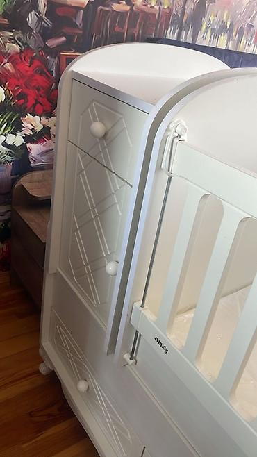 ortopedik yastık: Ağ rəngli çoxfunksiyalı beşik-dolap kombini - Material: MDF/laminat — 3