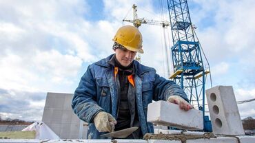 водитель кат е: В производство требуются рабочие в строительную бригаду Требование