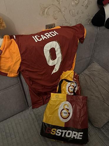 Məhsul: Galatasaray FK rəsmi oyun forması – İcardi 9 Xüsusiyyətlər: -