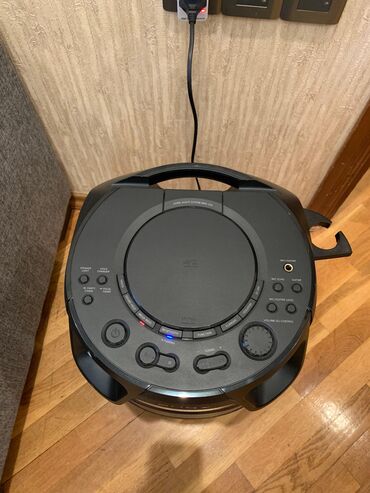 Mikrofonlar: Sony MHC-V13 ev audio sistemi Xüsusiyyətlər: - Güclü birgövdə party